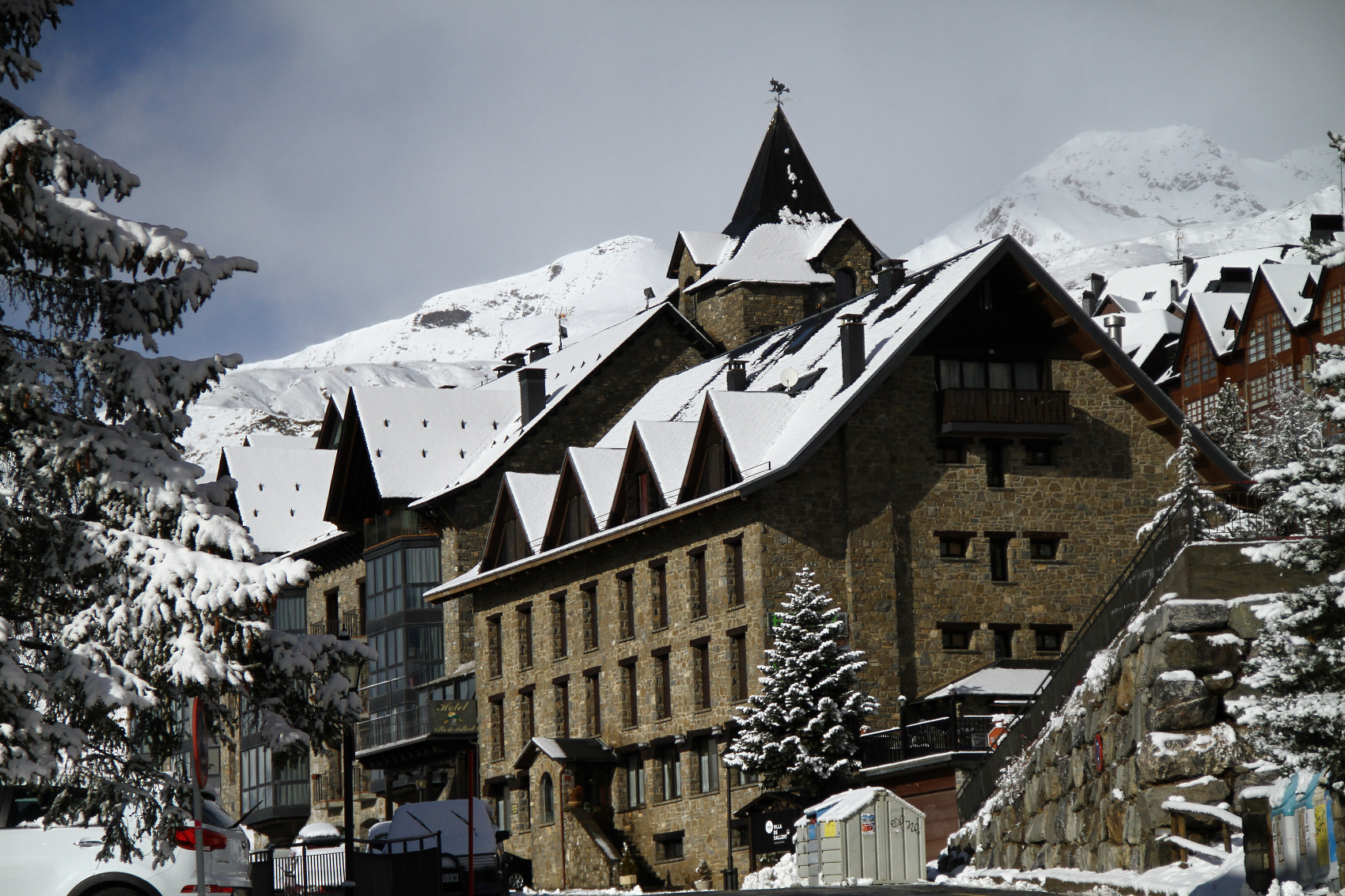 Hoteles Villa de Sallent y Edelweiss: 2 grandes opciones para conocer la nieve de Aramón