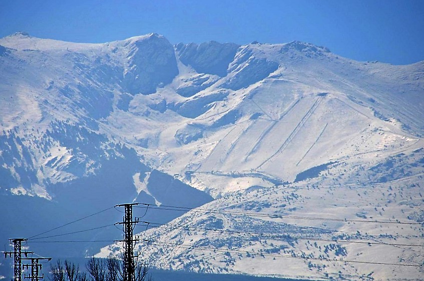 Hasta 9000 esquiadores disfrutan de La Pinilla en Semana Santa