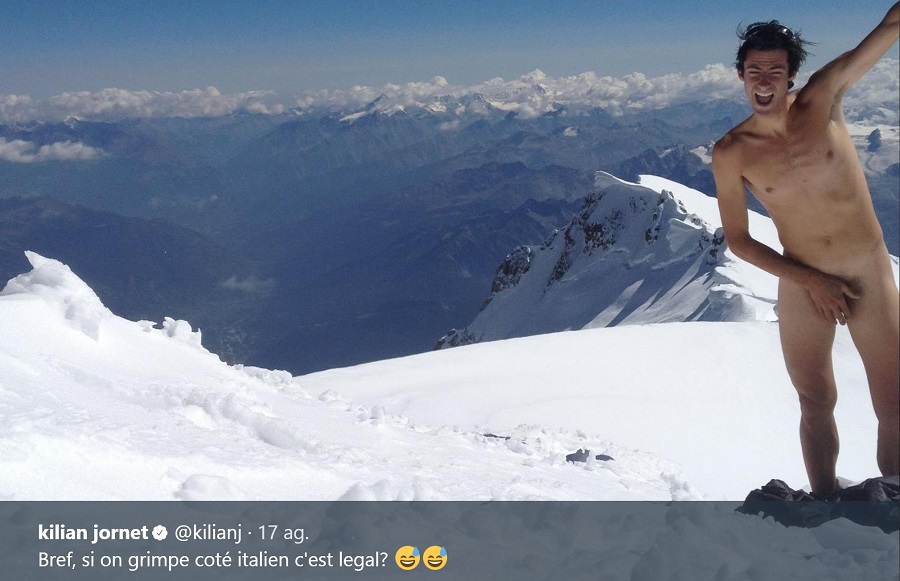 Kilian Jornet protesta desnudo en la cima del Mont Blanc