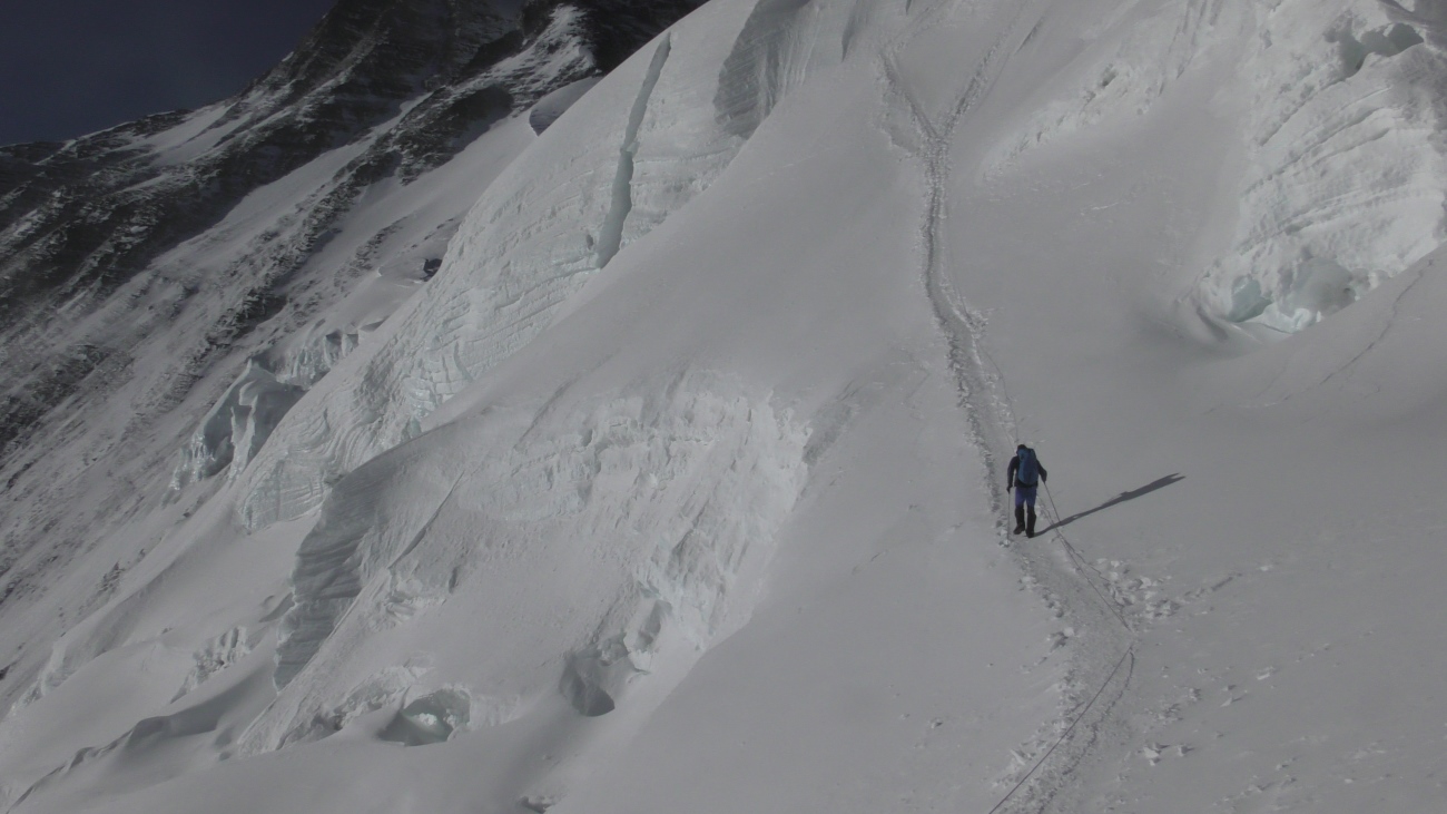 Hoy se cumplen 3 años del doble ascenso de Kilian Jornet al Everest
