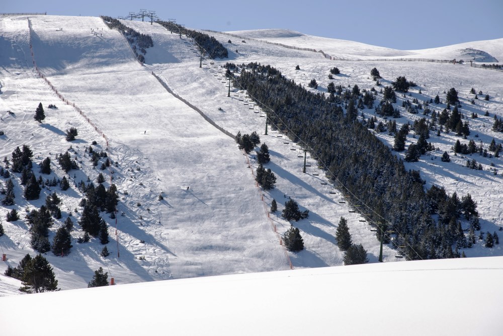 La Molina aumenta su oferta esquiable por Navidad, 53 pistas y hasta 40 cm de nieve