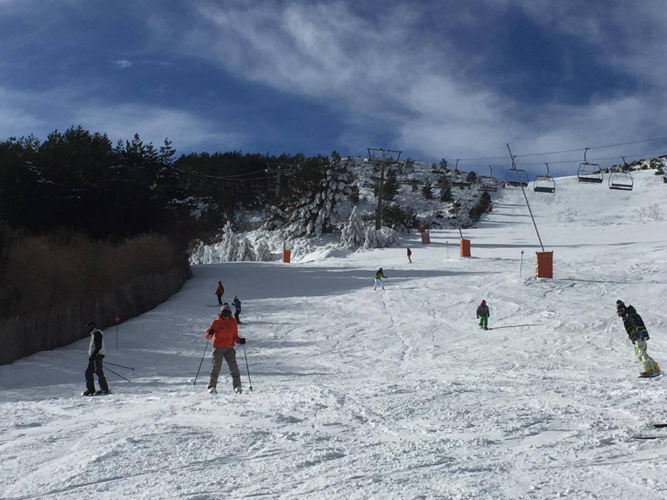 Abre la Pinilla en Segovia con una afluencia de 700 esquiadores en su primer día