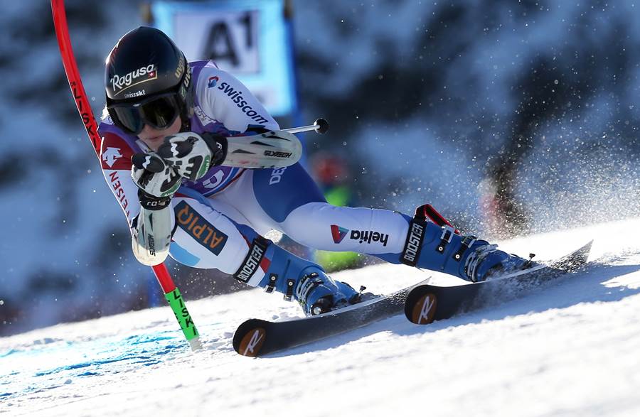 Lara Gut se adjudicó el descenso de Saint Moritz y Carolina Ruiz finalizó séptima