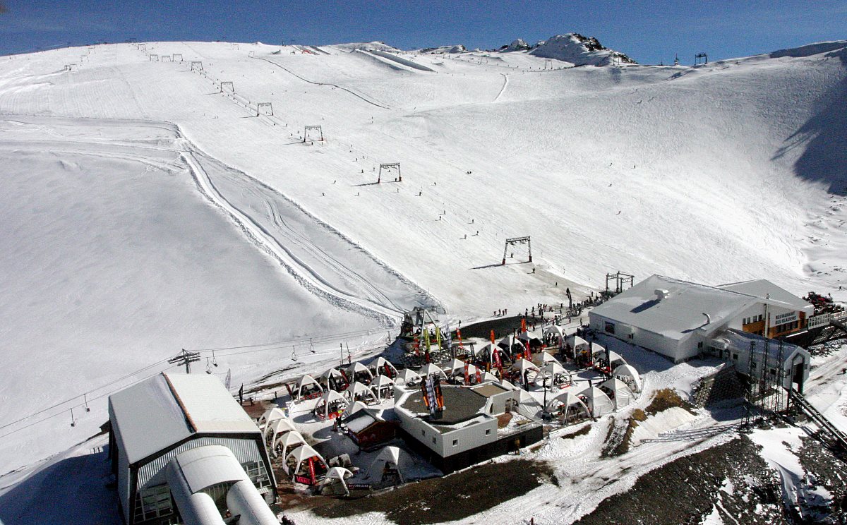 Les 2 Alpes abrirá el esquí de verano el 23 de junio con récord de nieve acumulada