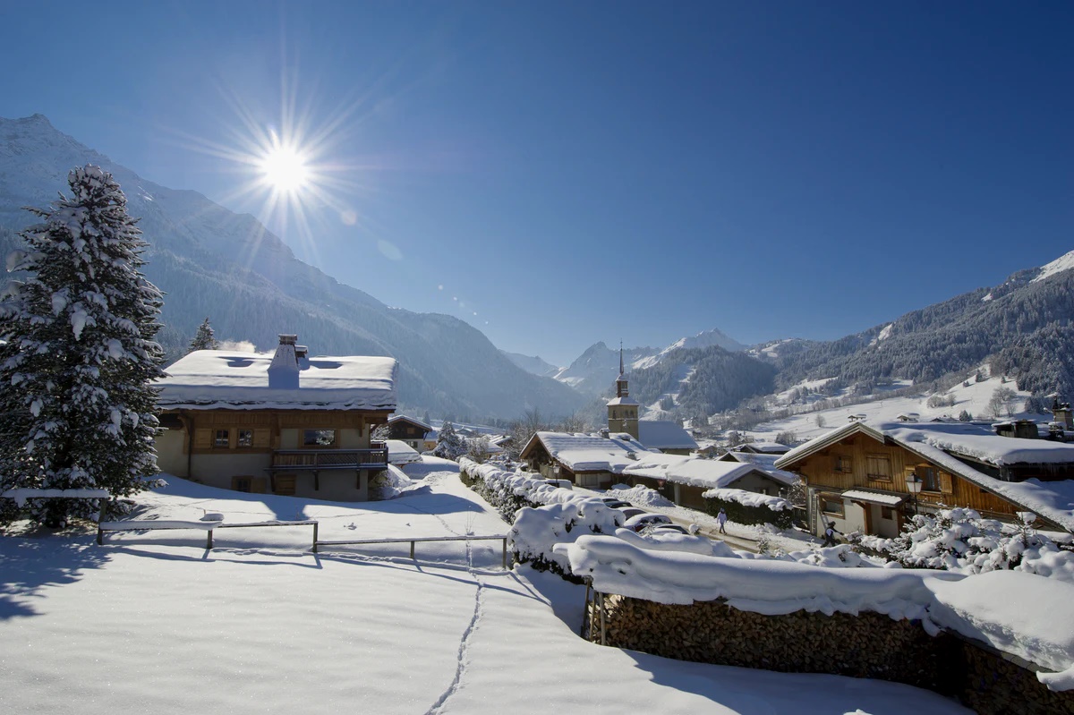 5 británicos contraen el coronavirus en una estación de esquí de los Alpes franceses