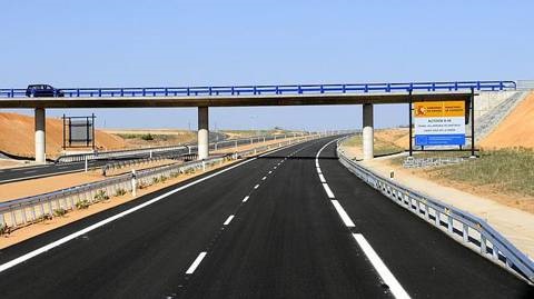 Los alcaldes del Caudal piden señales para Fuentes, Pajares y Santa Cristina