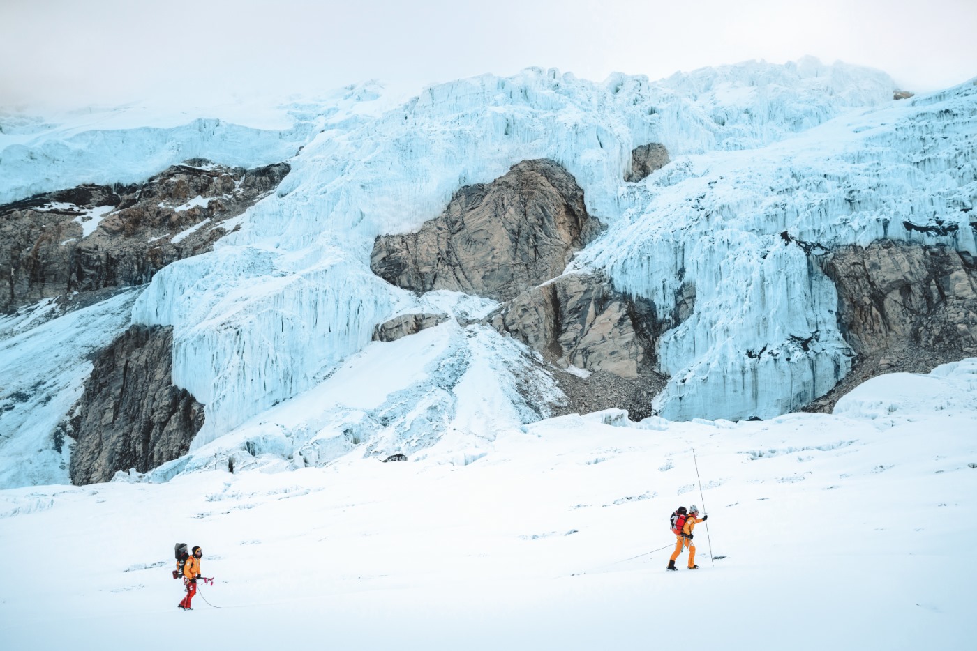 Esquiando el 'Lhotse': el film increíble de The North Face con Hilaree Nelson y Jim Morrison 