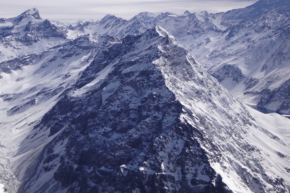 Un desaparecido y cinco personas aisladas por una avalancha en los Andes chilenos