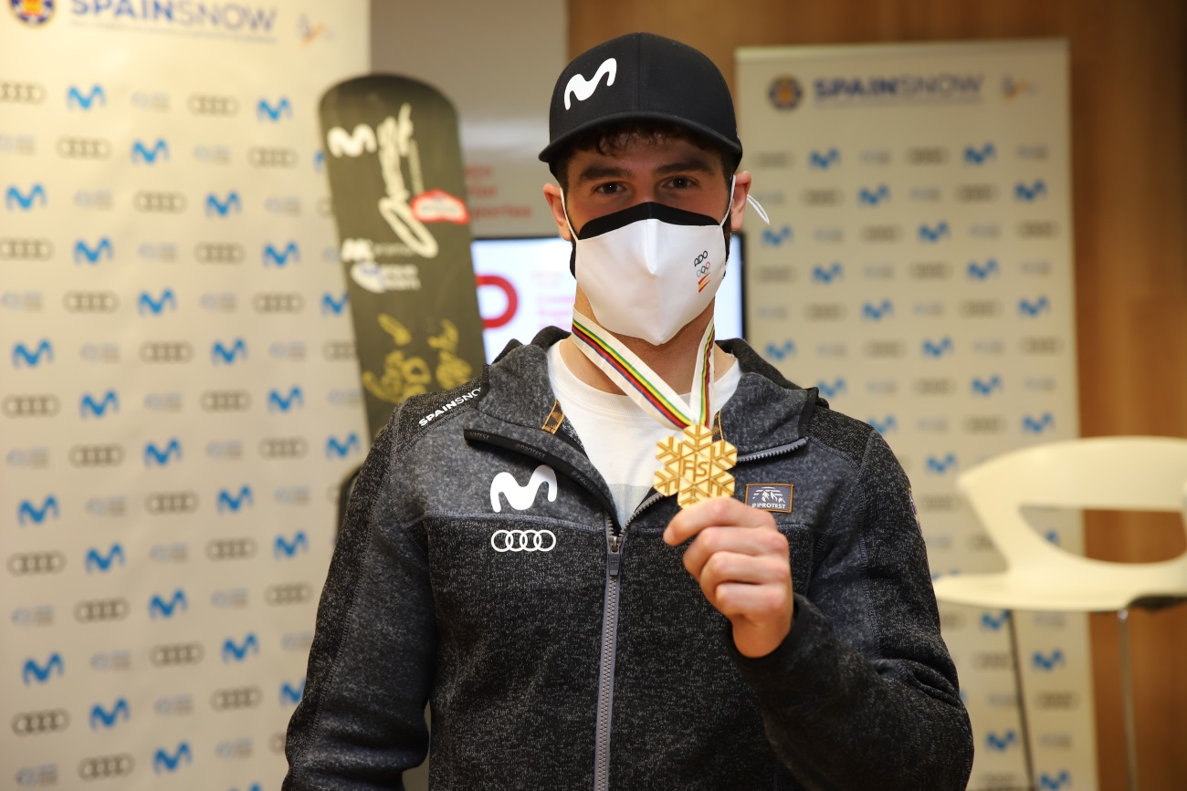 Lucas Eguibar presenta su medalla de oro y revive cómo se proclamó campeón del mundo
