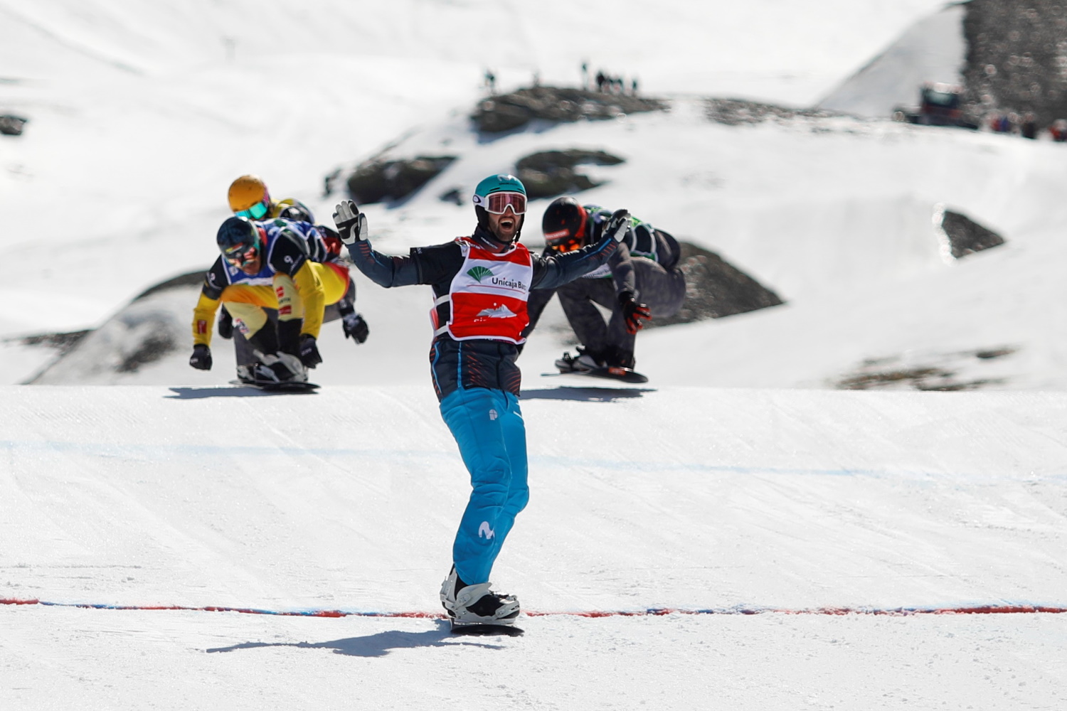 Lucas Eguibar, muy grande, gana la prueba de la Copa del Mundo de boardercross en Sierra Nevada