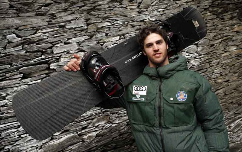 Lucas Eguibar roza la gloria en la Copa de Europa de Snowboardcross de Cortina