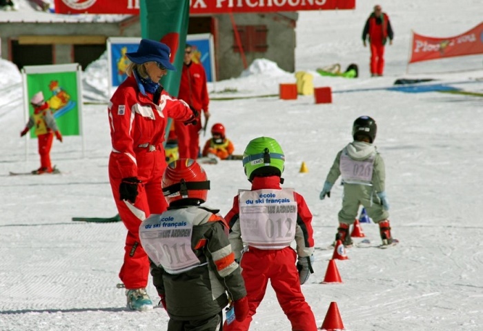 En Luz-Ardiden el esquí para las familias es una de las especialidades de la estación de N´PY