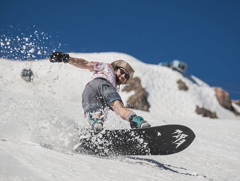 ¡Los californianos cambian la playa por el esquí el 4 de julio!, Mammoth quiere llegar a septiembre