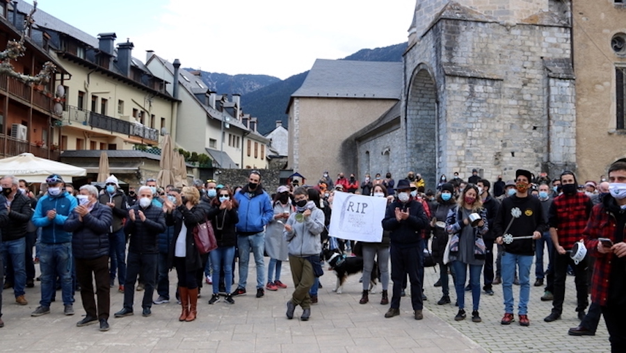Manifestación del turismo de la nieve en la Val d’Aran para reclamar medidas urgentes para los negocios