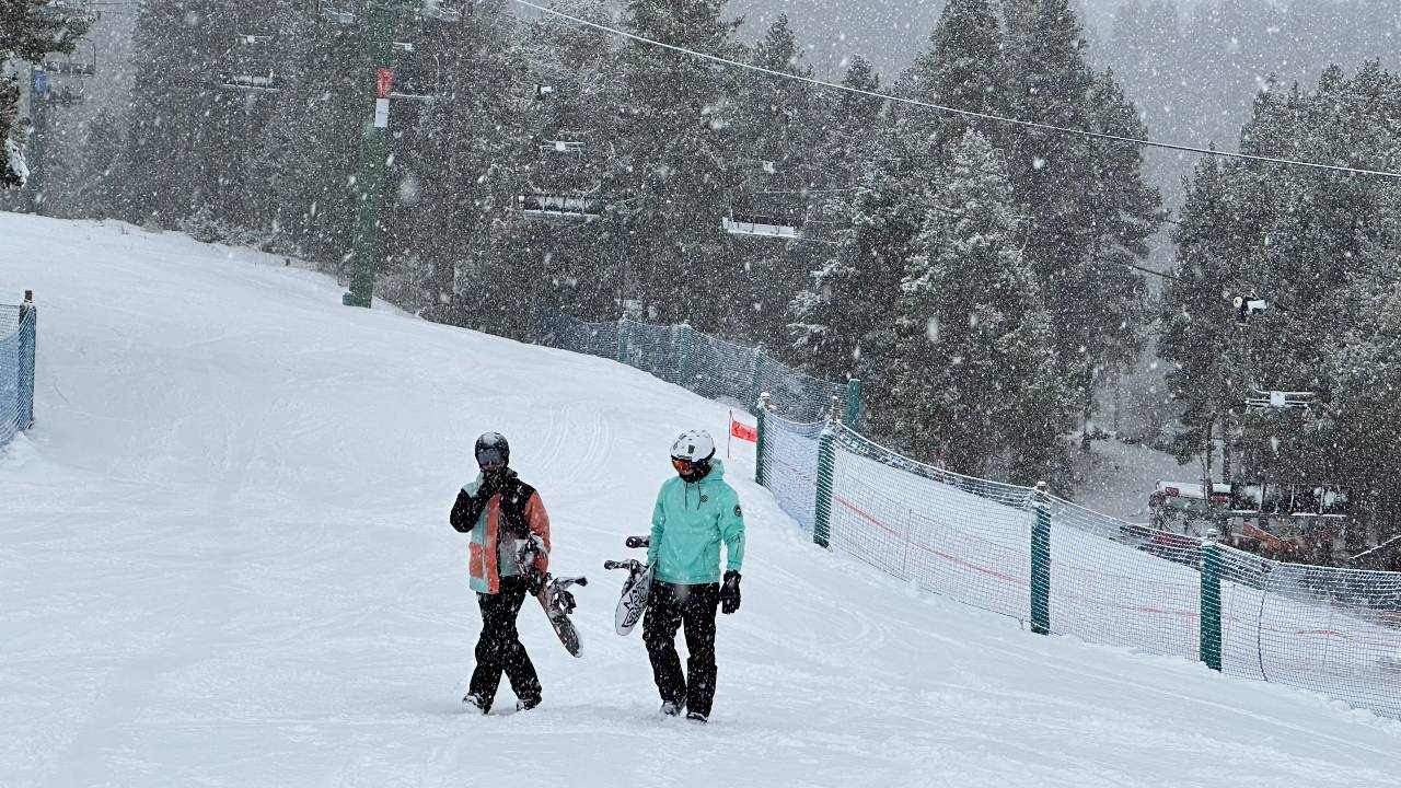 Masella despide el puente con más de 30.000 esquiadores y una buena nevada