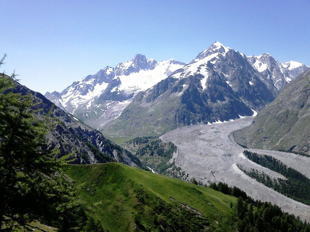 Ascendiendo al Mont Blanc desde Chamonix. Crédito imagen: Muntania Outdoor