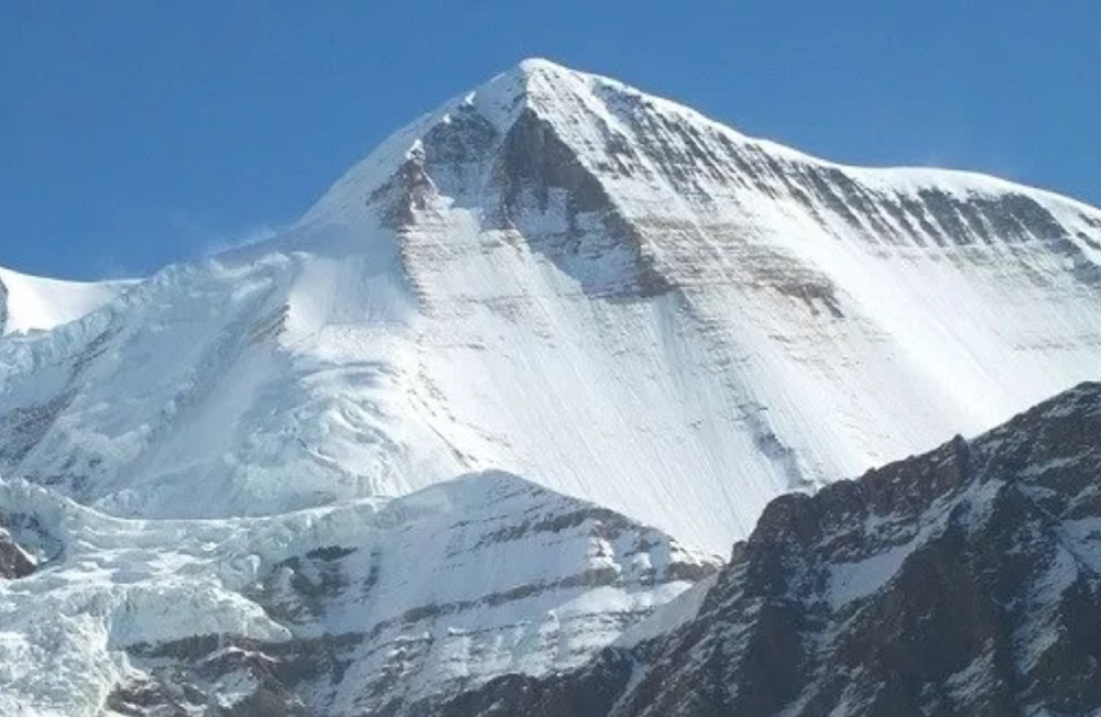 9 muertos en el Himalaya tras una tormenta que ha barrido el campo base del Monte Gurja