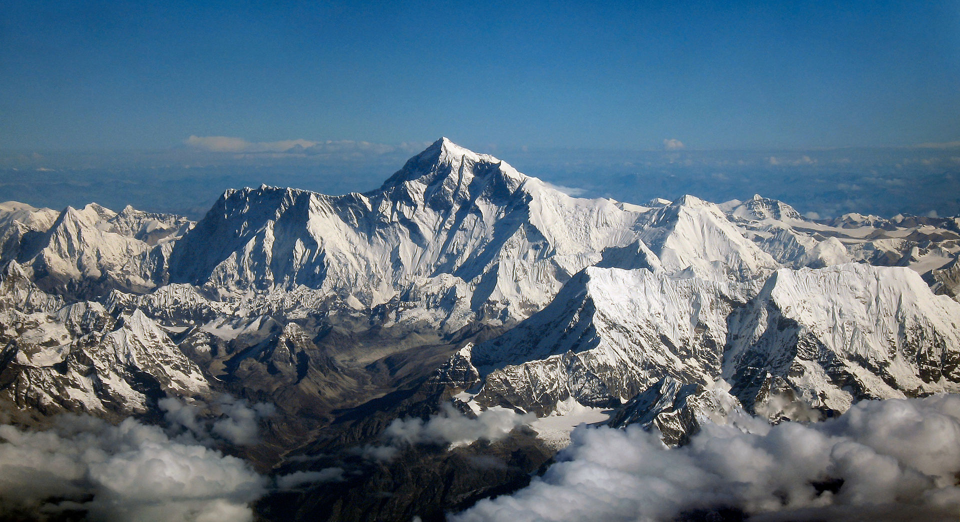 Los atascos en la cima no impedirán que se construya la primera carretera al Everest
