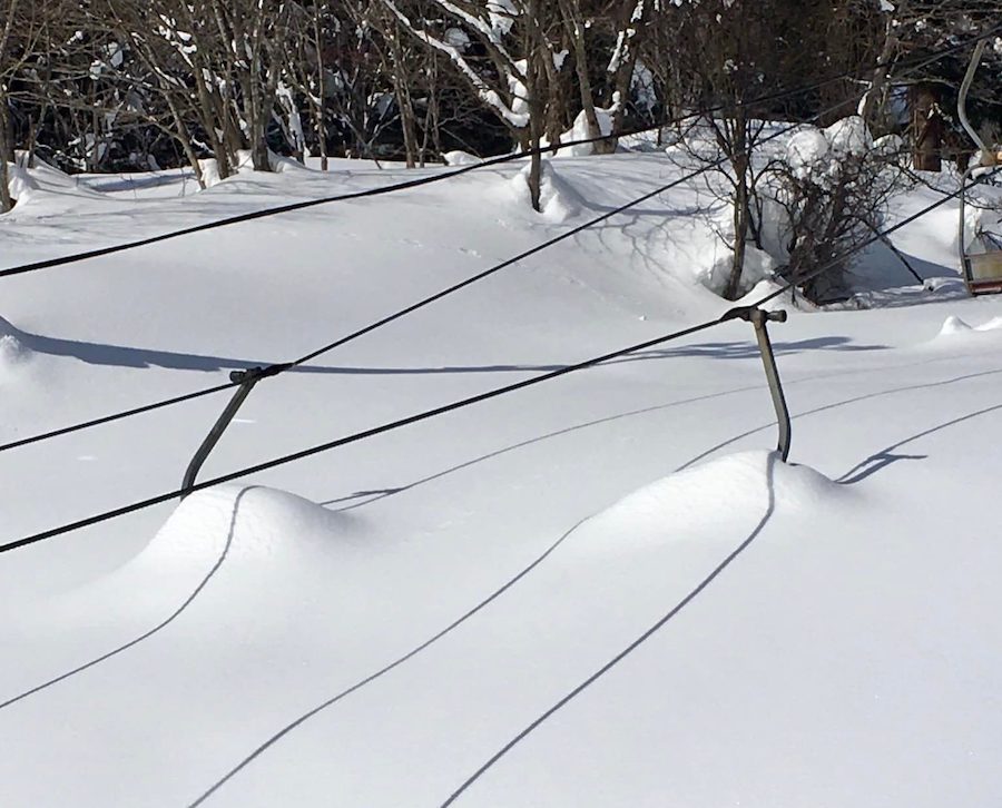 ¡Bendito problema! Una estación de esquí cierra el telesilla por demasiada nieve