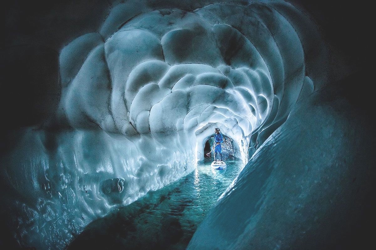 Alucinante red de cuevas de hielo en las entrañas del glaciar Hintertux