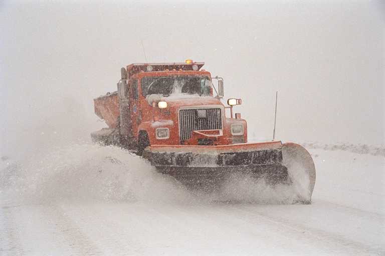 Las intensas nevadas cierran carreteras en Montana (EEUU) en pleno agosto