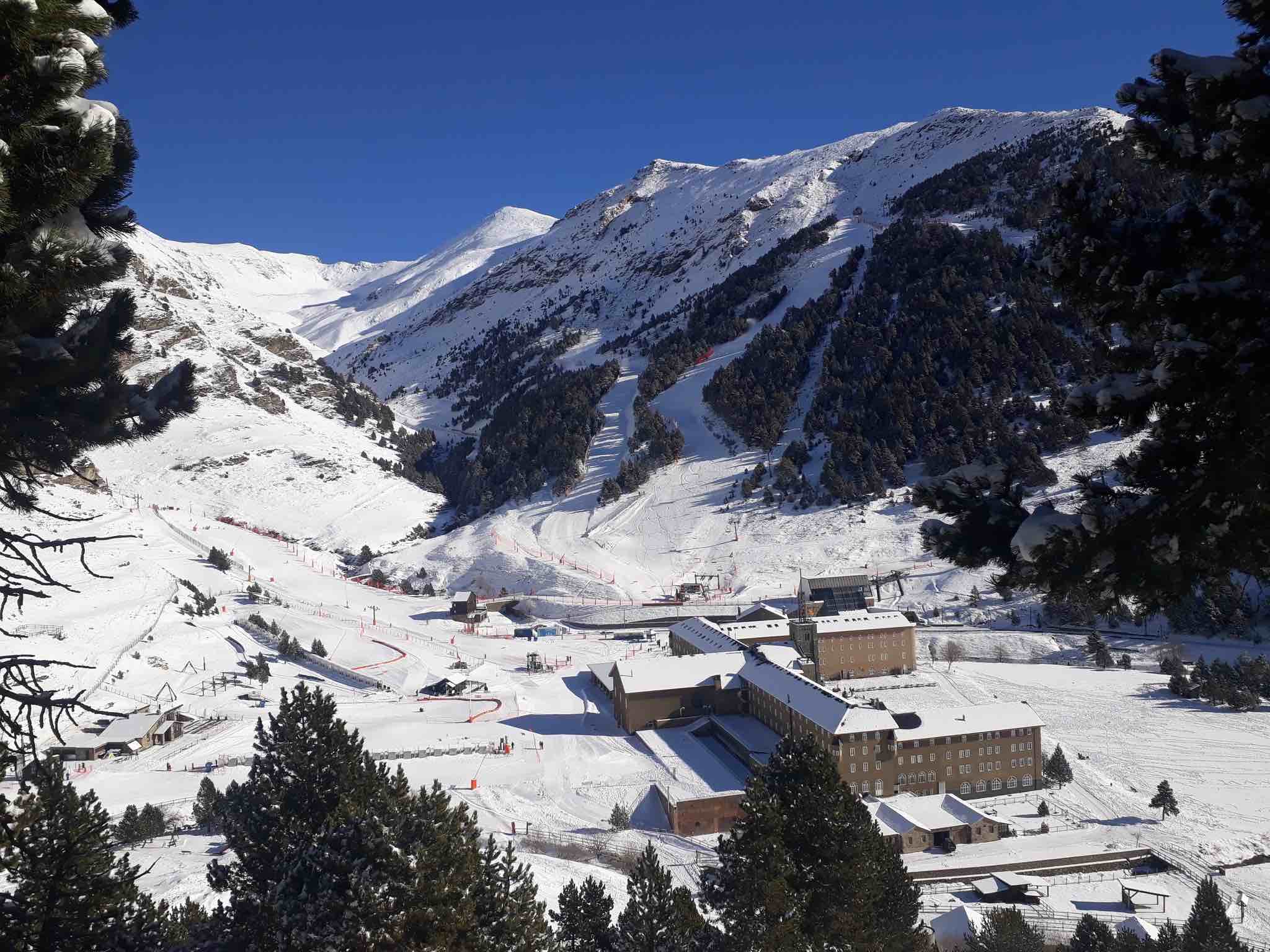El desacuerdo entre FGC y Queralbs puede dejar a la Vall de Núria sin esquí y sin parque lúdico