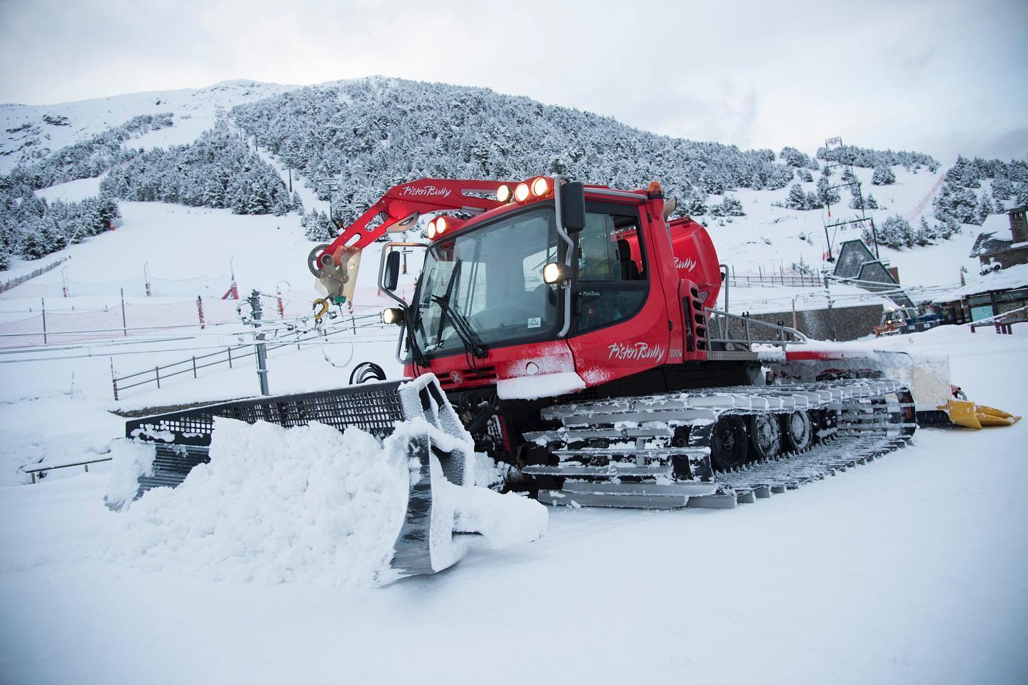 Las estaciones de esquí públicas catalanas no producirán más nieve artificial por la sequía