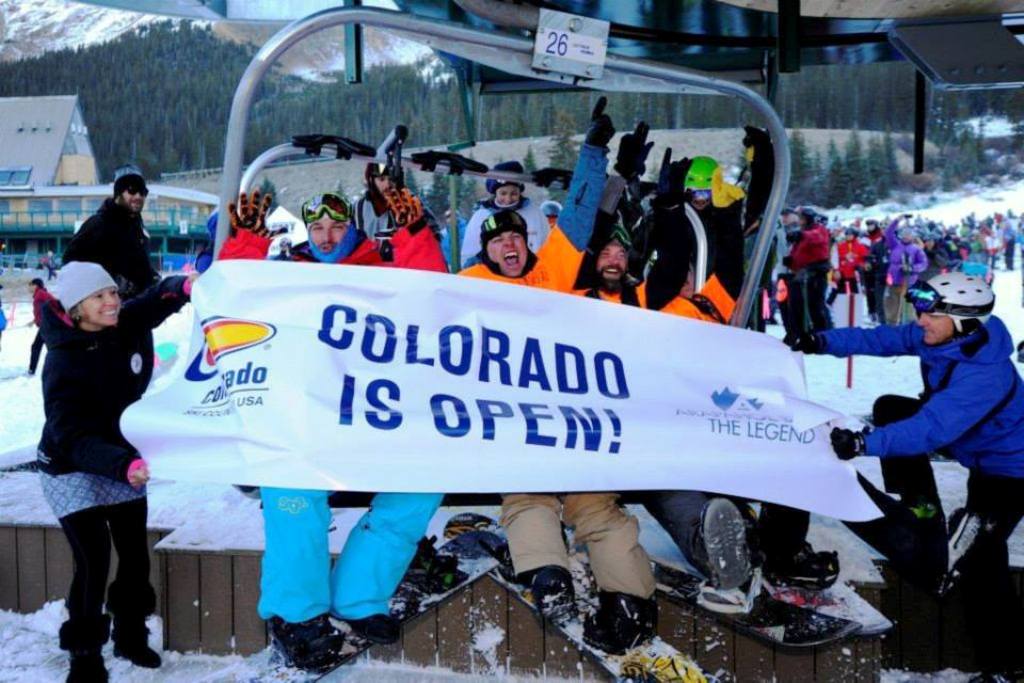 Inaugurada la temporada 2013/14 de esquí en el Colorado (USA).  Opening day in Black Mountain Express chairlift. Photo by Jack Dempsey.