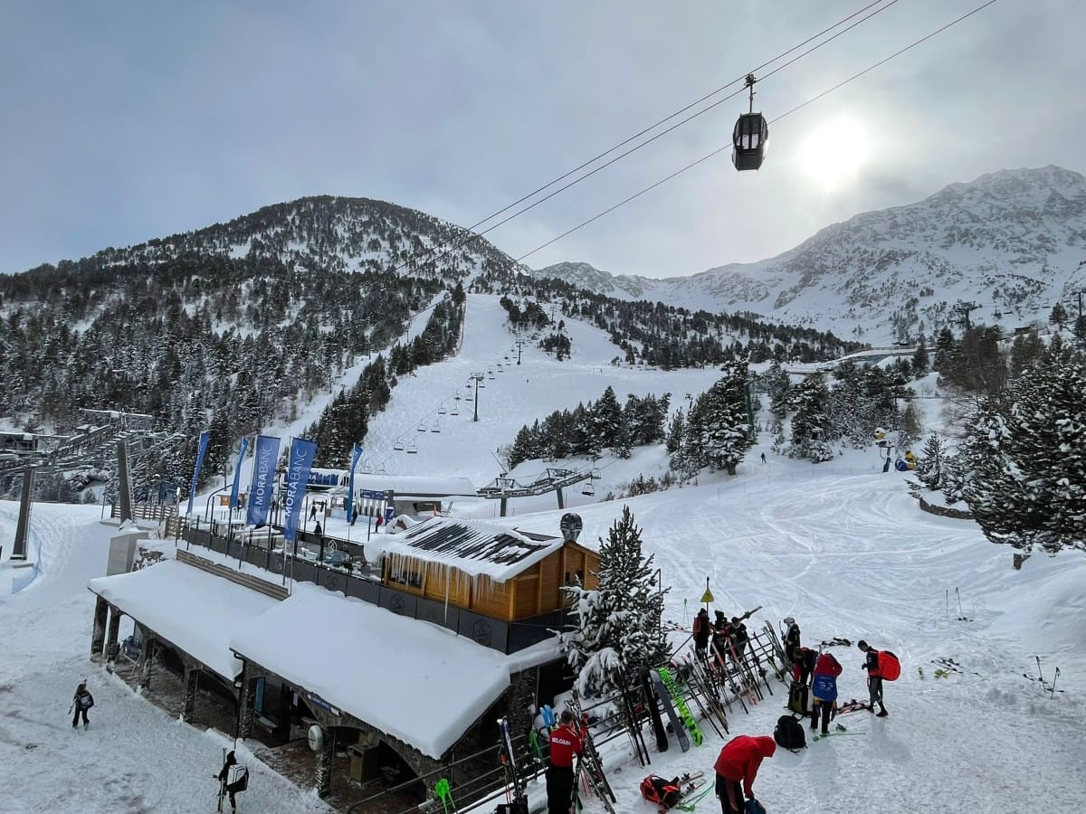 Gracias a las nevadas las 3 estaciones de Grandvalira Resorts abrirán casi el 100% de pistas 