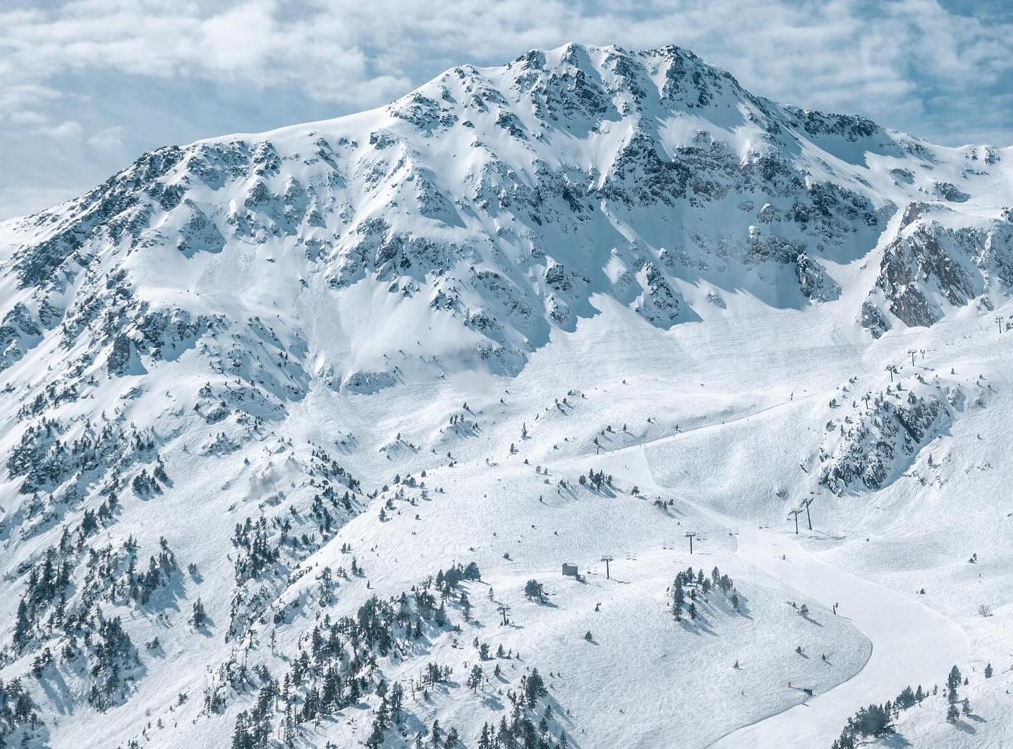 Las siete estaciones de la Península donde se puede seguir esquiando este fin de semana