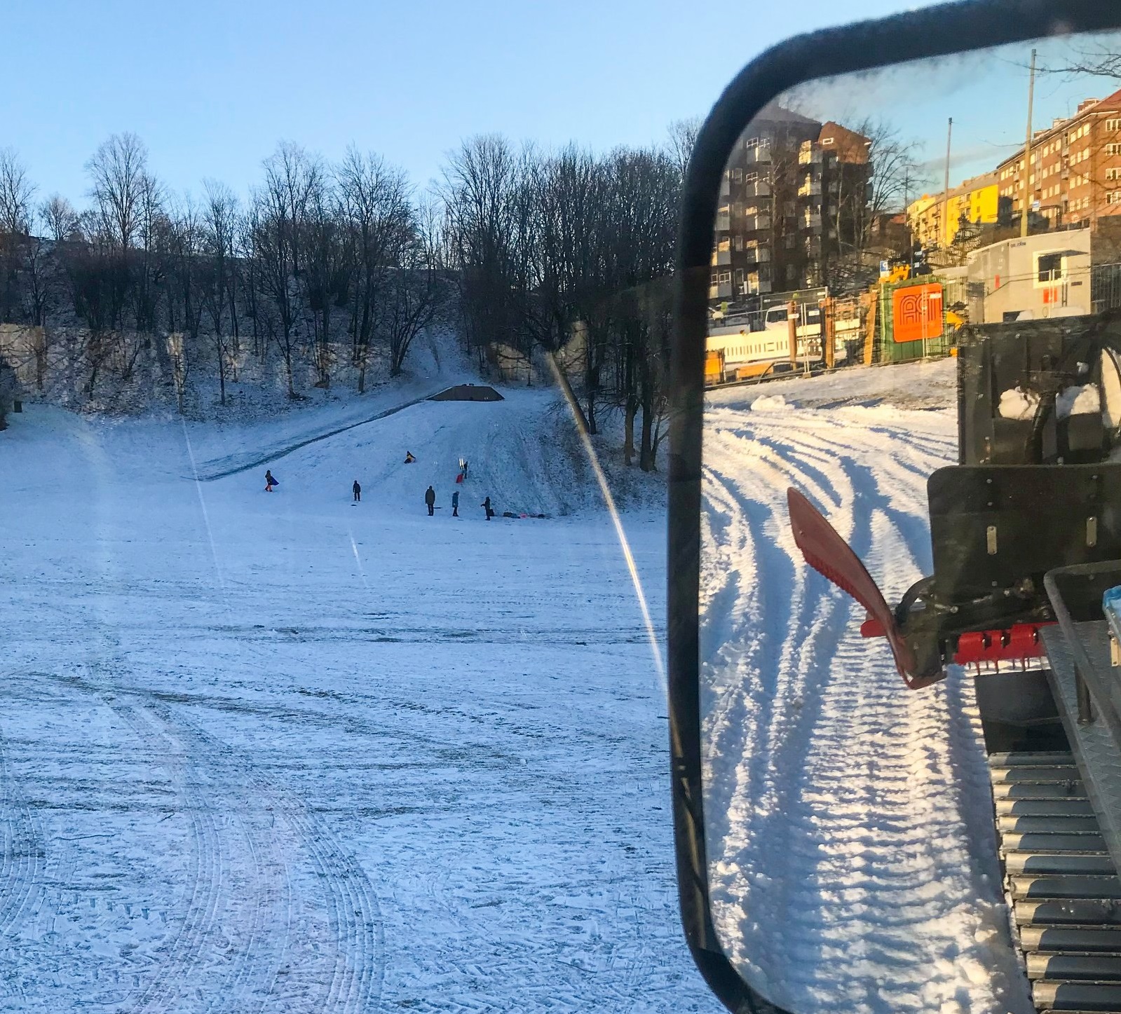 Oslo transforma parques públicos en pistas de esquí contra las limitaciones de la Covid