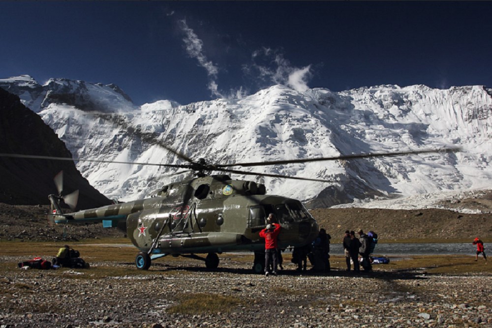 Un alpinista de Barakaldo sale con vida de un accidente de helicóptero en Tayikistán