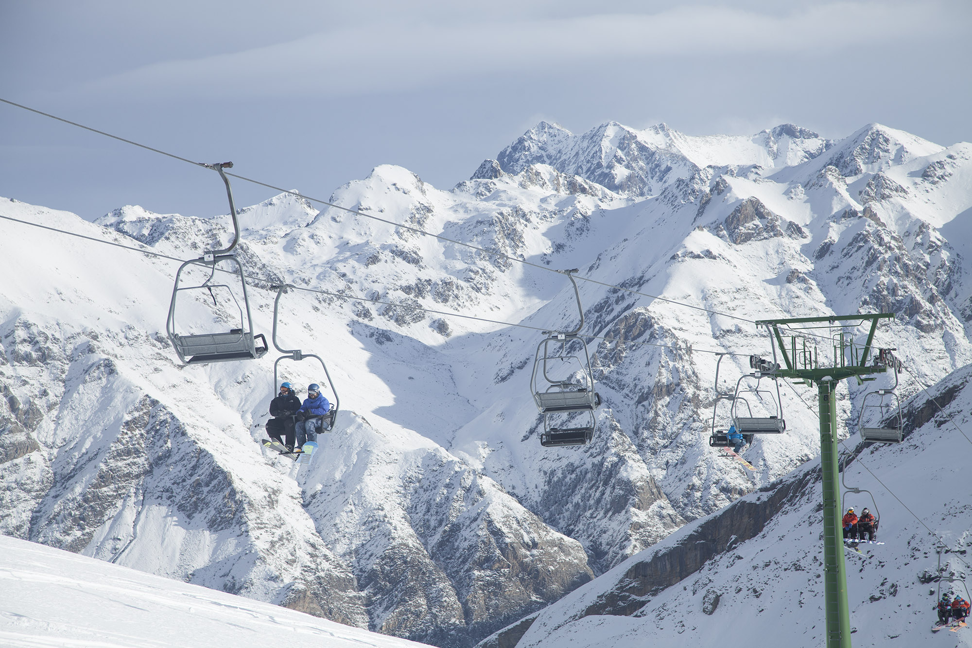 Las estaciones de esquí de Aramón llegan a los 183 km de pistas y al metro de nieve