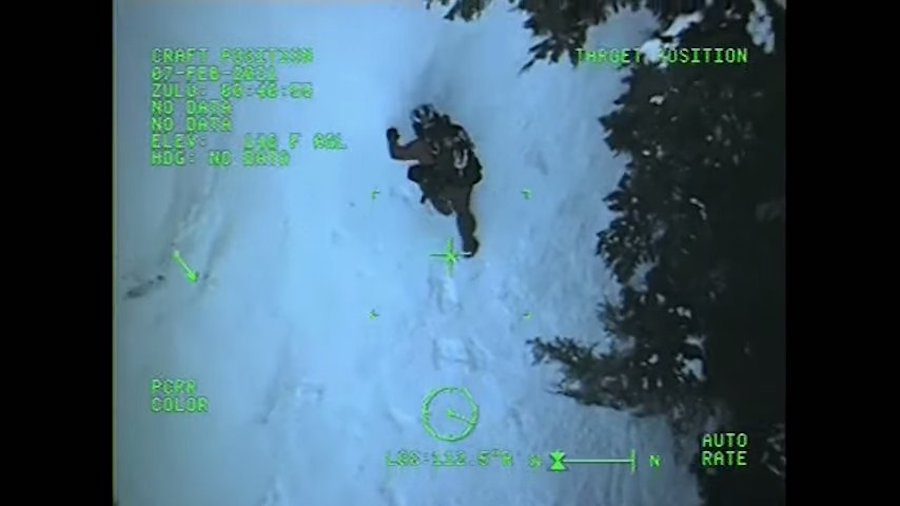 Un esquiador es mutilado por un oso y rescatado en helicóptero en Alaska