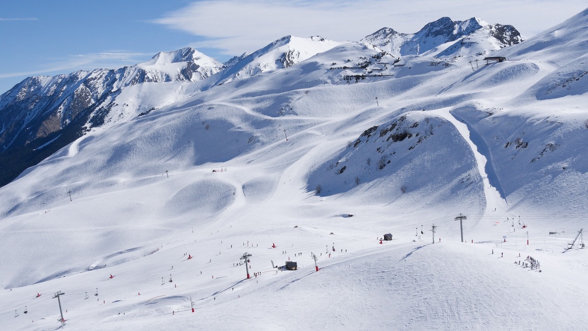La afluencia de esquiadores sube un 18% en los Pirineos franceses en el invierno 21/22