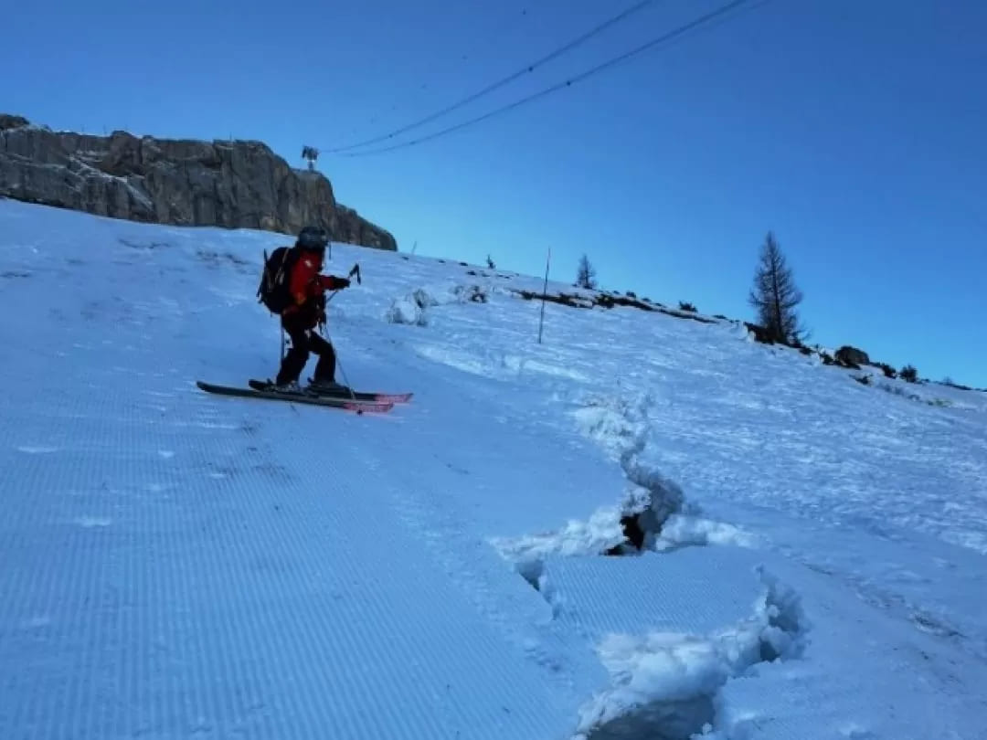 Una raja parte en dos, una las pistas de esquí más difíciles de Europa