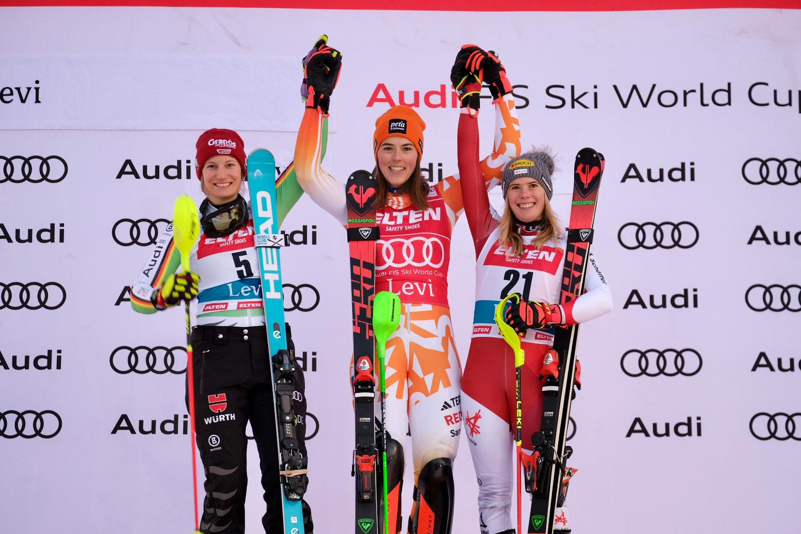Petra Vlhova arrasa en el primer slalom de Levi mientras Mikaela Shiffrin queda en cuarto lugar