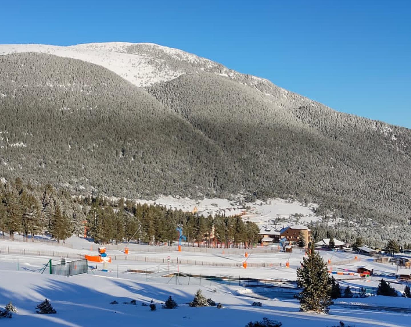 La Generalitat quita las ayudas a las estaciones de esquí  privadas para destinarlas a pisos sociales