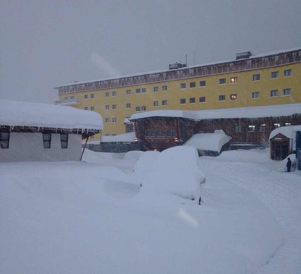 Nieva intensamente en las estaciones de Chile, las nevadas seguirán hasta el fin de semana con acumulados de más de dos metros