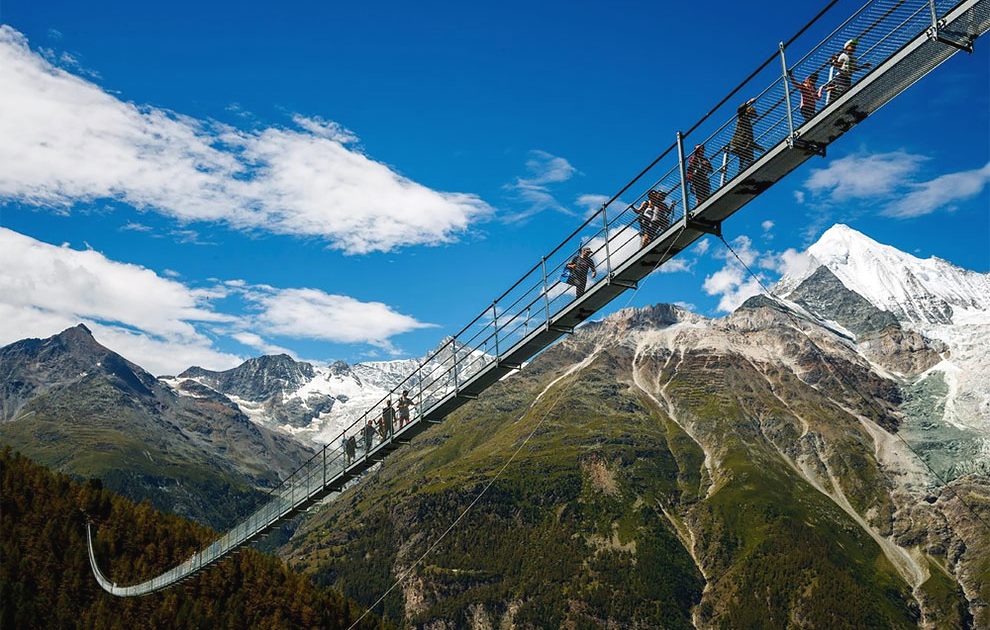 Suiza inaugura en Zermatt el puente colgante peatonal más largo del mundo