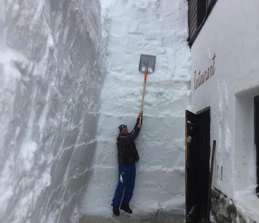 8 metros nieve para la puerta del refugio Toni Demetz de Dolomitas | Lugares de Nieve