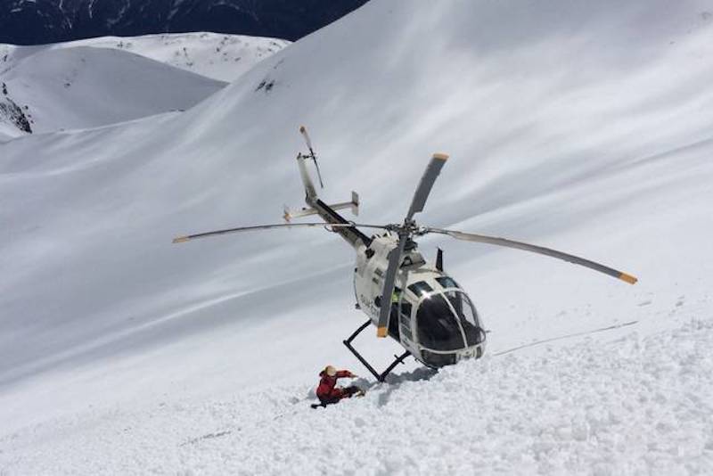 Un esquiador aragonés sobrevive a un alud y a la caída por un precipicio de 40 metros de altura