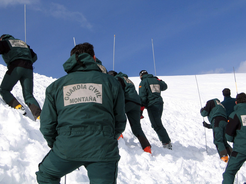 Grupo de rescate de montaña de la Guardia Civil actuando en una avalancha