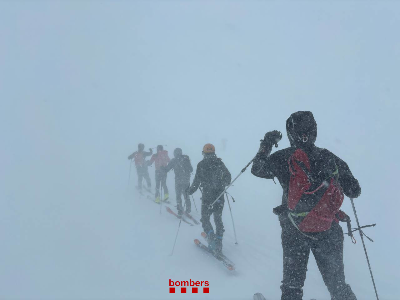 3 esquiadores de montaña perdidos en la niebla son rescatados por los Bombers en la Vall de Boí