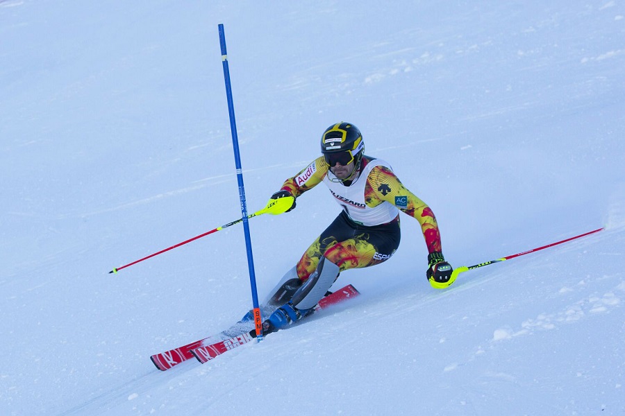 Joaquim Salarich, primer esquiador en Copa del Mundo de esta temporada en Levi (Finlandia)