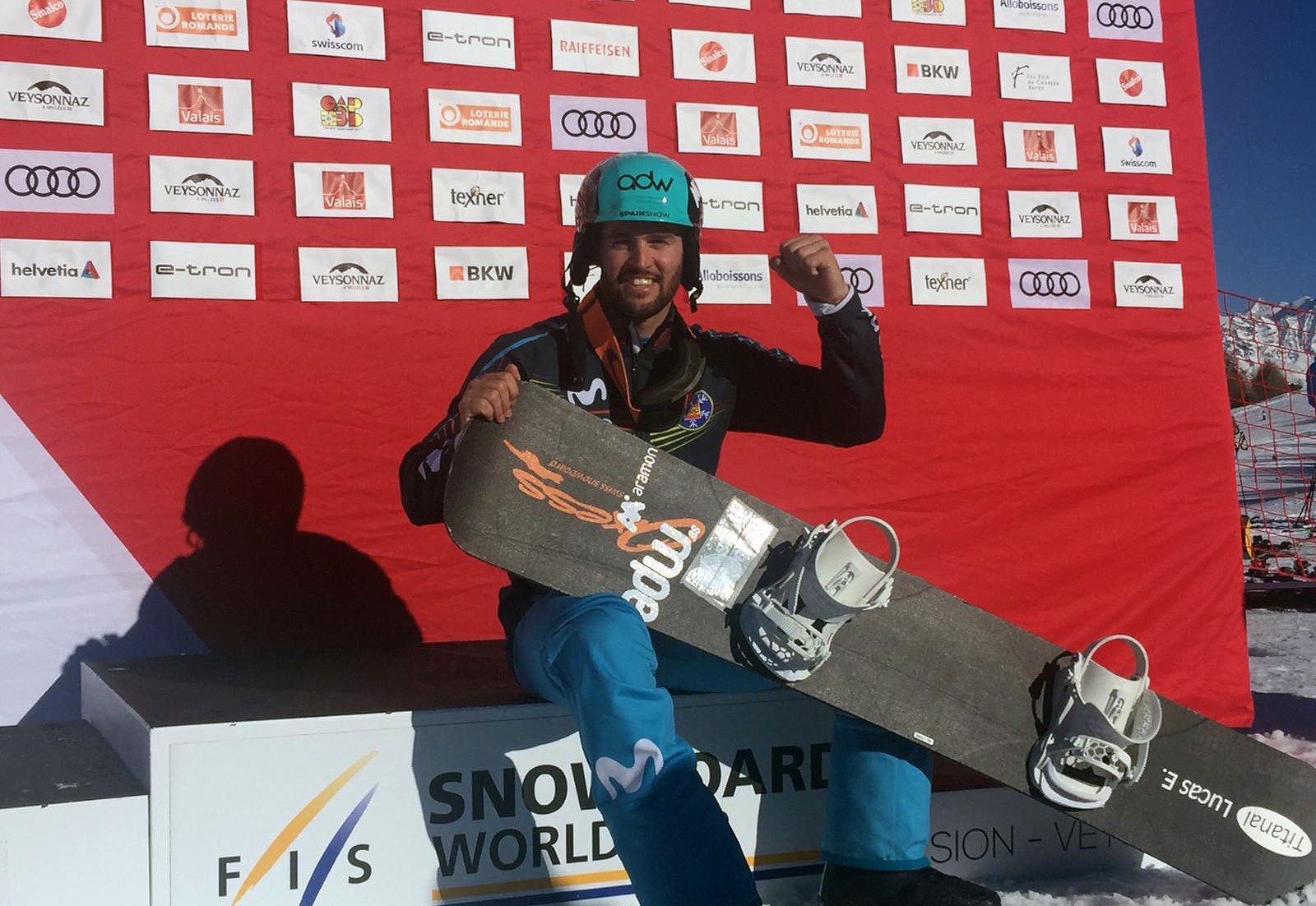 Lucas Eguibar se adjudica una brillante victoria en la Copa del Mundo de snowboardcross de Veysonnaz