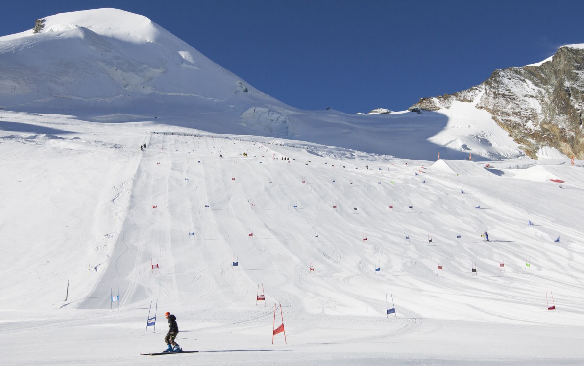 Saas-Fee abre su glaciar para el esquí de verano el 11 de julio con 20 km esquiables