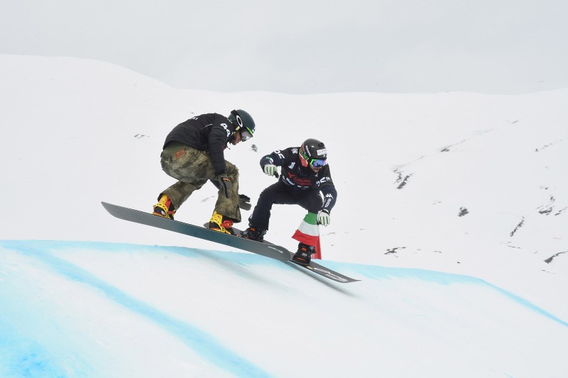 Lucas Eguibar y Regino Hernández se clasifican para las finales de la Copa del Mundo Snowboard Cross de Baqueira