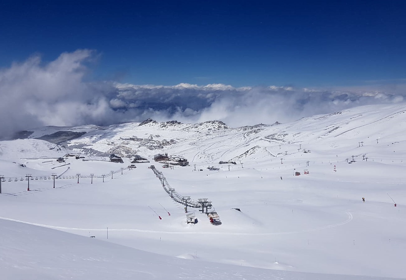 Las últimas 5 estaciones para esquiar: Masella, Sierra Nevada, Arcalís, San Isidro y leitariegos