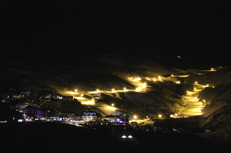 Sierra Nevada estrena el esquí nocturno esta temporada con gran éxito  